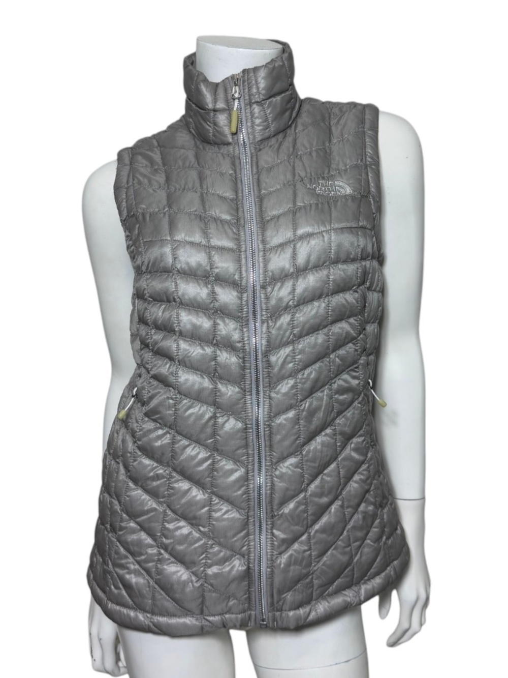 The North Face Women's ThermoBall Quilted Puffer Vest Silver Metallic Grey Sz S
